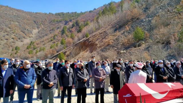 Doğum günü kutlamasında silahla yaralanarak yaşamını yitiren cumhuriyet savcısının cenazesi toprağa verildi