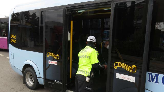Kadıköyde toplu taşıma araçlarında koronavirüs denetimi yapıldı