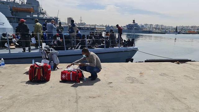 Libya açıklarında 500 düzensiz göçmen yakalandı