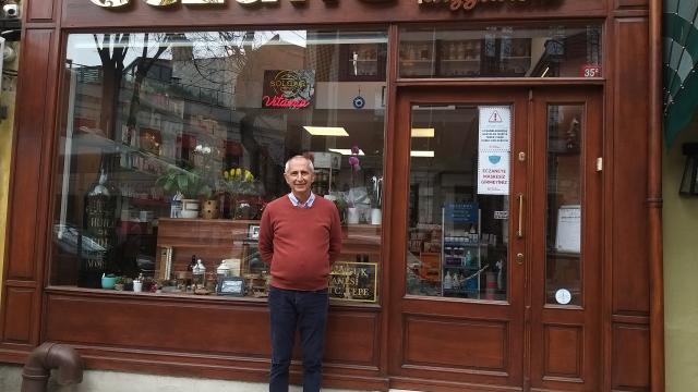 Kuzguncuk Eczanesi, 116 yıldır hiç bozulmayan tarihi dokusuyla zamana direniyor