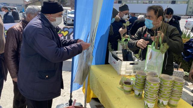 Niğdede vatandaşlara fidan dağıtıldı