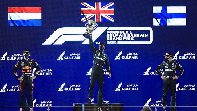 Hamilton zaferle başladı