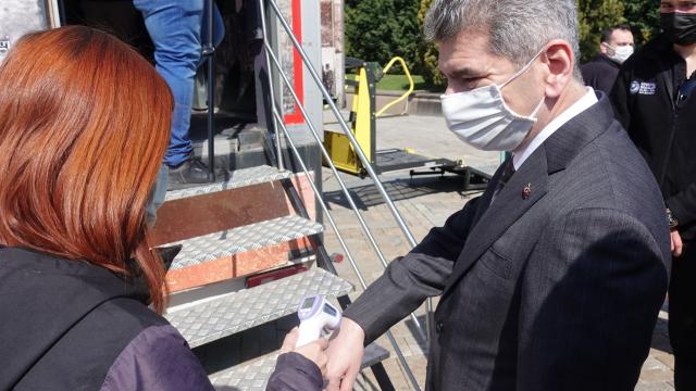 İçişleri Bakan Yardımcısı İnce, İzmirde yaya farkındalığı için "kırmızı çizgi" çekti