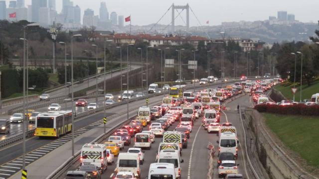 İstanbulda kısıtlama sonrası trafik yoğunluğu arttı