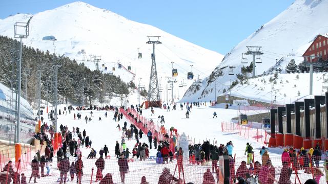 Palandöken Kayak Merkezi, ilkbaharda da kayakseverleri ağırlıyor