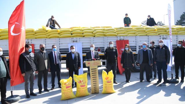 Kayseride çiftçilere 83,3 ton aspir tohumu dağıtıldı