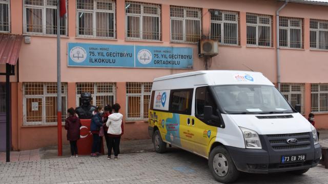 Şırnakın 22 köyündeki öğrenciler gezici minibüsle uzaktan kesintisiz eğitimle buluşuyor