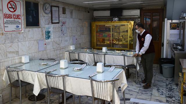 Çok yüksek riskli illerde lokantalar yeni tedbirlerle kapılarını açtı