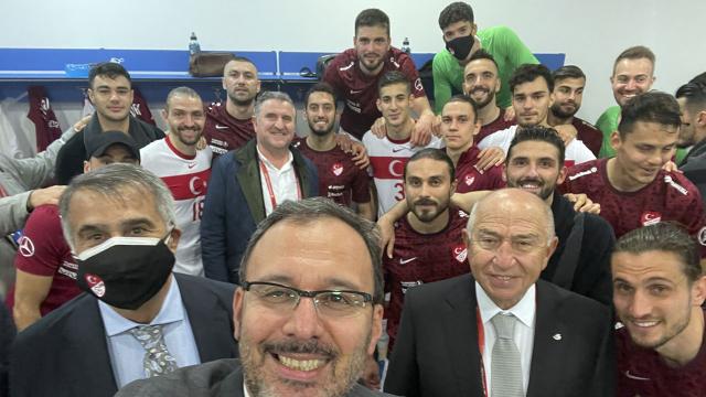 Bakan Kasapoğlu: Millilerimiz büyük bir gururu yaşattı
