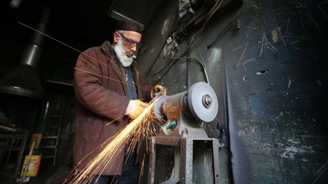 Muşlu demir ustası, 8 yaşında başladığı mesleğinde yarım asrı geride bıraktı