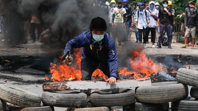 Myanmarda en kanlı günün ardından darbe karşıtı protestolar sürüyor