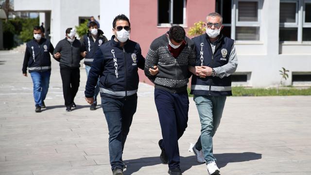 Adanada bir kişinin bıçaklanarak öldürülmesiyle ilgili yakalanan iki kardeş tutuklandı