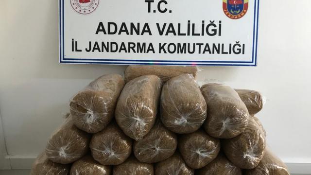 Adanada şüphe üzerine durdurulan iki araçta 680 kilogram kaçak tütün ele geçirildi