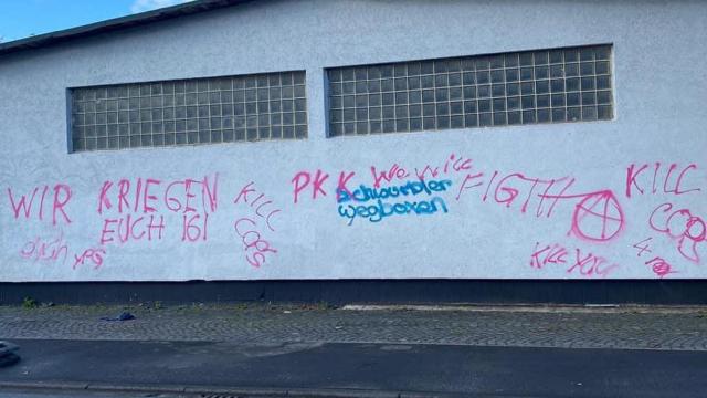 Almanyada teröristlerden cami duvarına tehdit mesajı