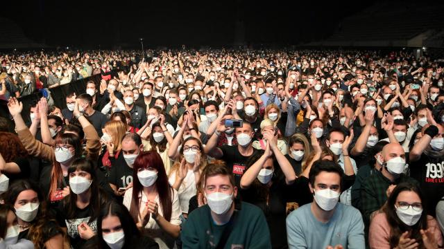 5 bin kişinin katıldığı sosyal mesafesiz konser