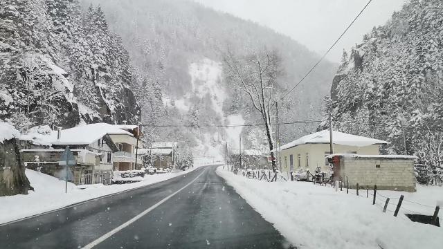 Rizede kardan kapanan 76 köy yolu açıldı
