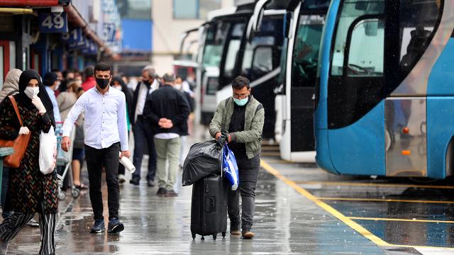 Otobüs biletleri tükendi, 8 bin ek sefer için satışlar başladı