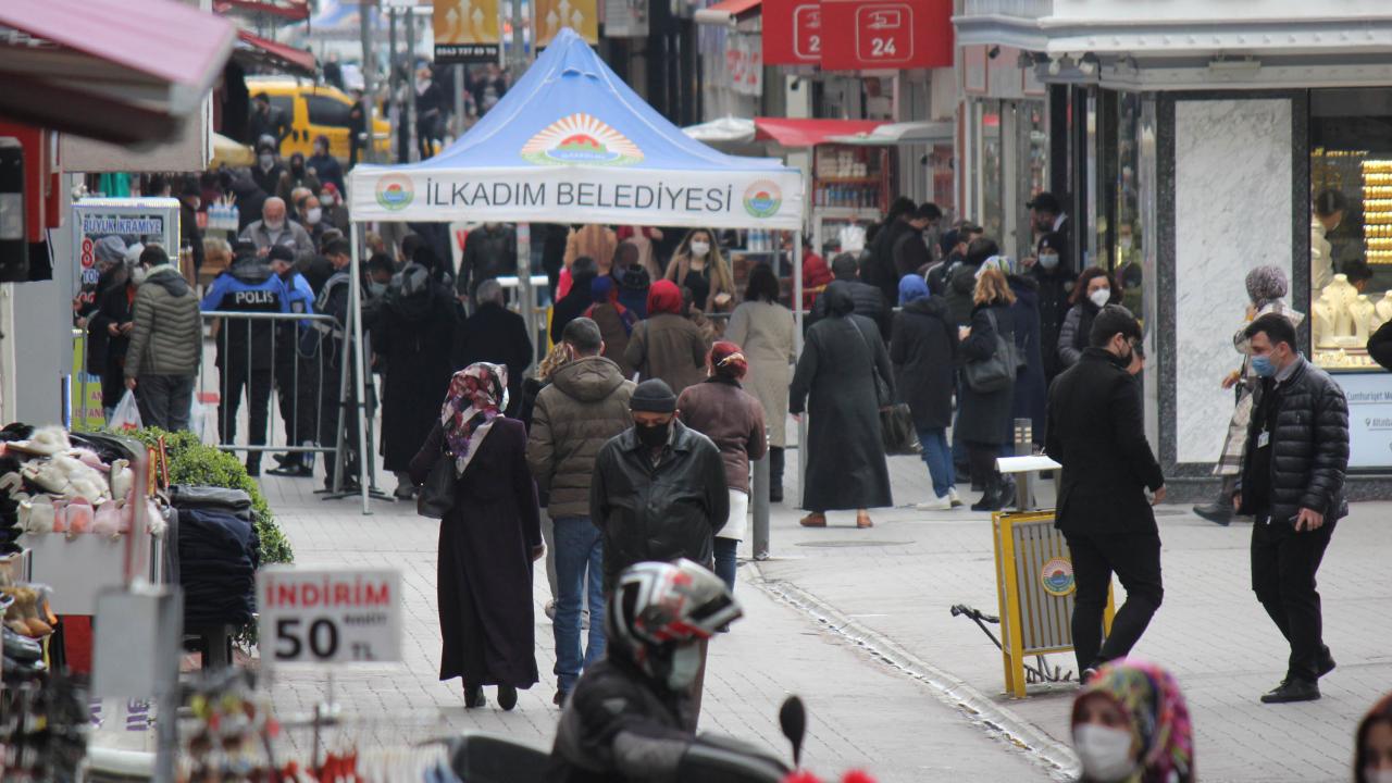 Sosyal mesafe unutuldu