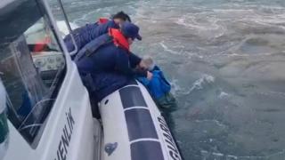 Çanakkale'de teknesi batan kişi kurtarıldı