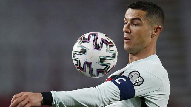 Ronaldonun kaptanlık pazubandı SMA hastasına katkı sağlayacak