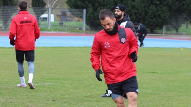 Fatih Karagümrüklü Emre Çolakın sözleşmesi feshedildi