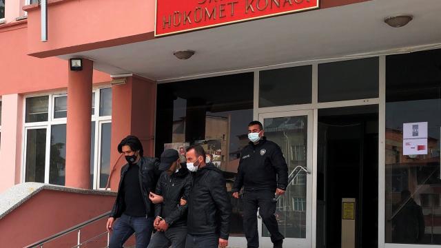 Manisada aranan 2 kişi yakalandı