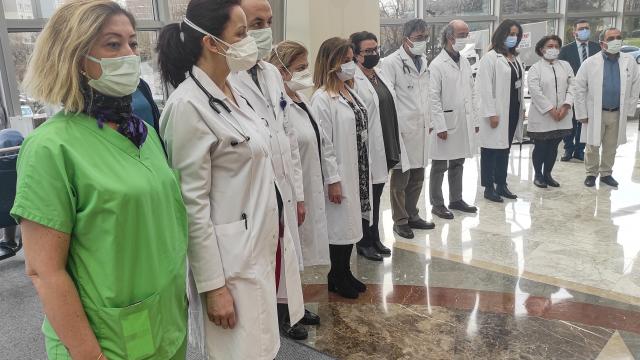 Covid-19 nedeniyle vefat eden Prof. Dr. Cemil Taşçıoğlu ve sağlık çalışanları anıldı