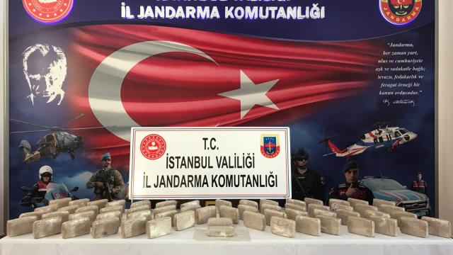 Jandarmanın nefes kesen uyuşturucu operasyonu kamerada: 41 kilo eroin ele geçirildi