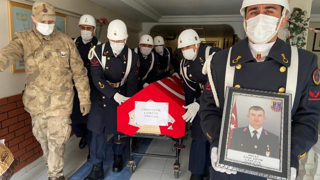 Sivasta devrilen otomobilin sürücüsü hayatını kaybetti