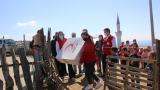 Türk Kızılaydan Kuzey Makedonya'daki ihtiyaç sahiplerine tekerlekli sandalye, işitme cihazı ve hijyen paketi