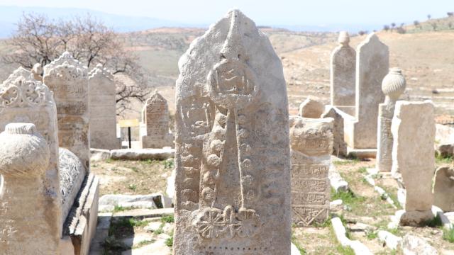 Siirtte 250 yıllık mezarlık restore edildi