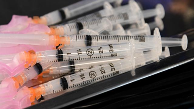 Terumo, Pfizerın aşı şişesinden 7 doz çekecek şırınga üretti