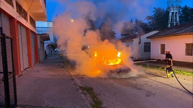 Adanada seyir halinde yanan araç kullanılamaz hale geldi