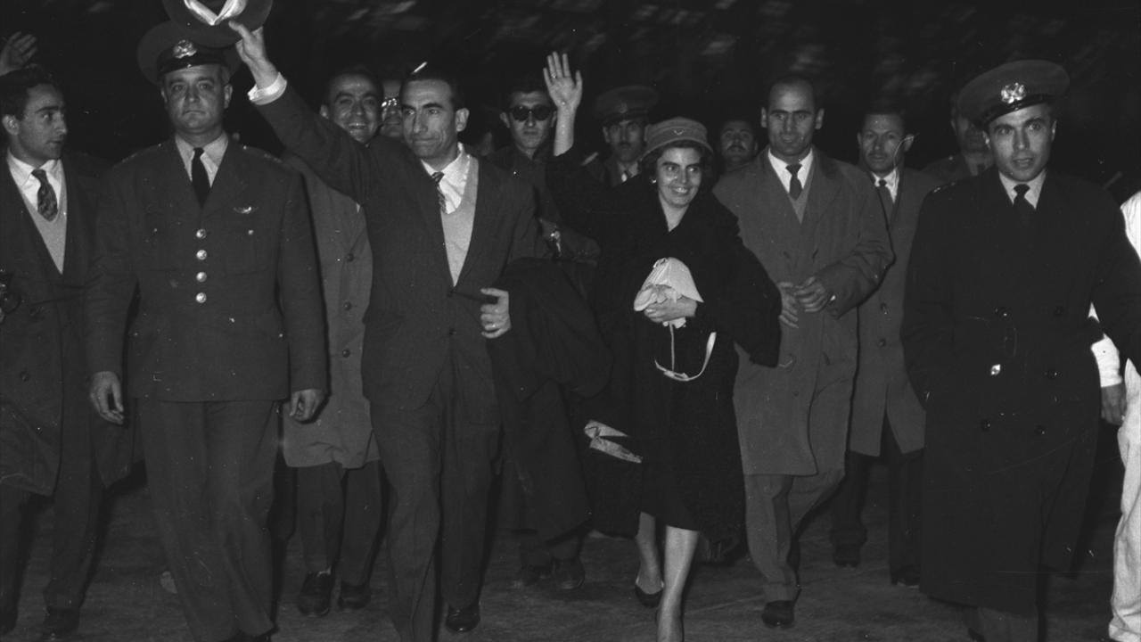 Hindistan`a sürgüne gönderildi