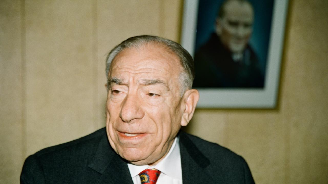 10 binlerce kişinin katılımıyla son yolculuğuna uğurlandı