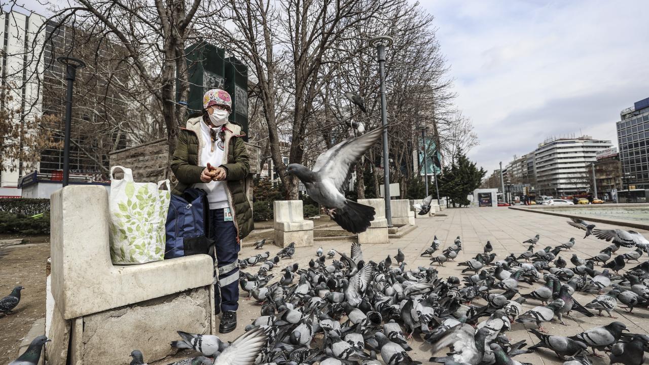 Kısıtlama çerçevesinde polis ekipleri denetimlerini aralıksız sürdürüyor.