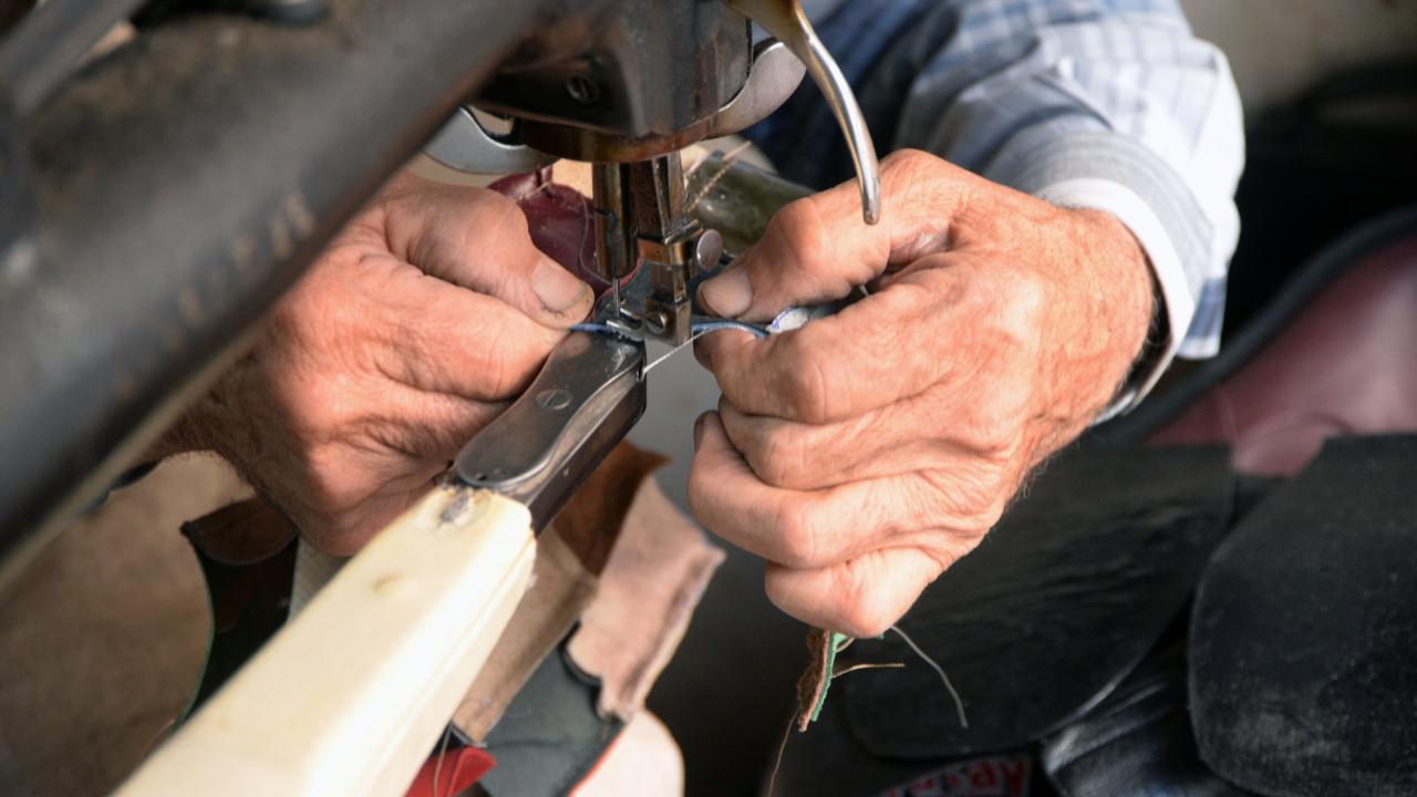 Geçmişte yapılan ayakkabıların daha sağlam olduğunu belirten Kara şunları söyledi: