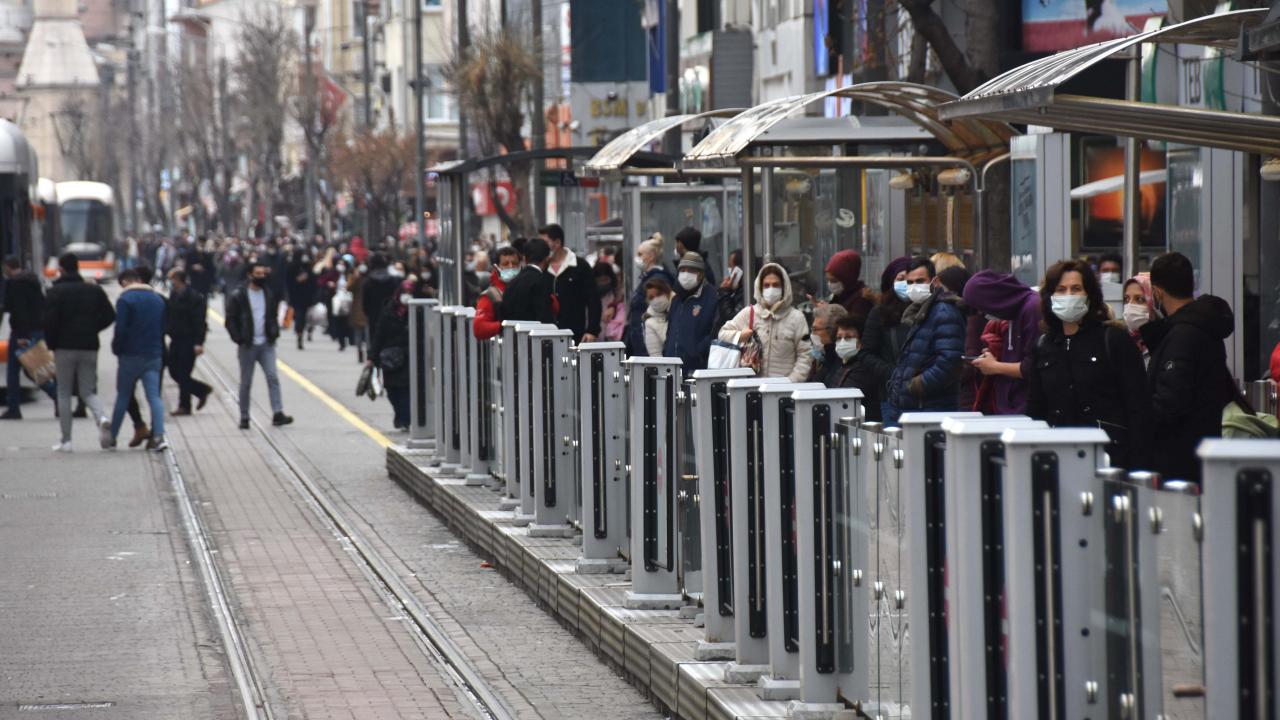 Eskişehir bir ayda "mavi"den "kırmızı"ya döndü