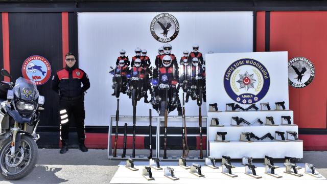 Adanada polis denetimlerinde ruhsatsız 58 silah ele geçirildi