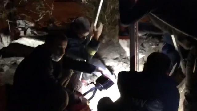 Kuyuya düşen koyunu AFAD kurtardı