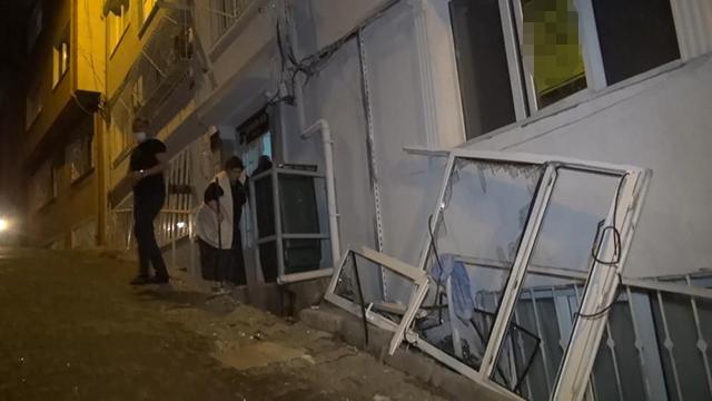 Çakmak gazı patladı, pencere yerinden söküldü