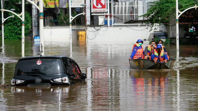 Endonezyada sel: 44 ölü, 9 yaralı