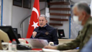 Bakan Akar Namaz Dağı'nda inceleme yaptı