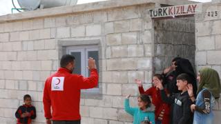 İdlib’in Mashad Ruhin bölgesinde 750 briket ev teslim edildi