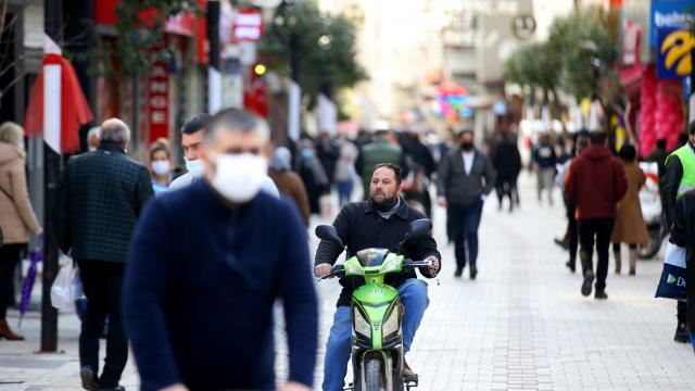 Covid-19 vakalarının arttığı Kırklarelinde bazı vatandaşlar uyarılara rağmen maske takmıyor