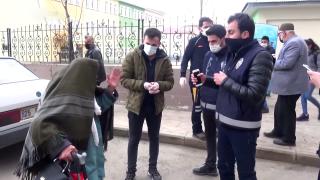 Testi pozitif çıkan kadın hastaneye gitmemek için direndi