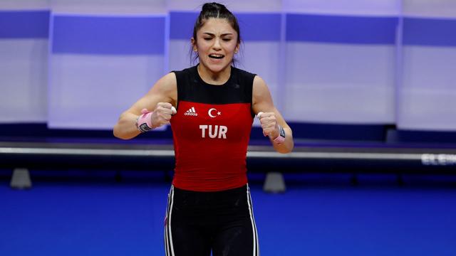 Milli halterci Melisa Güneşten 3 madalya