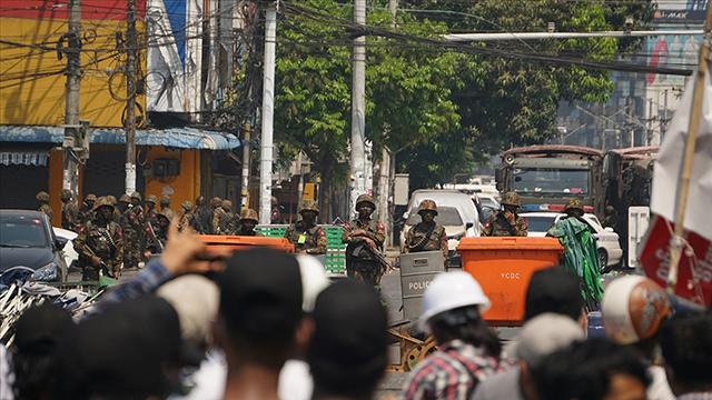 Myanmarda darbe karşıtı göstericilere şiddet: Ölü sayısı 570 oldu