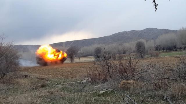 Çiftçinin tarlada bulduğu "aydınlatma havanı" imha edildi