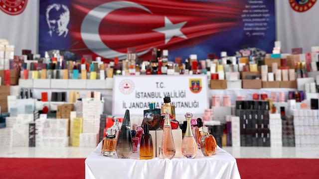 İstanbulda 20 bin şişe sahte parfüm ele geçirildi